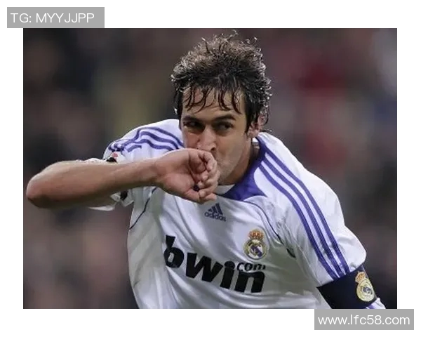 足球明星背影的魅力瞬间与故事分享图文合集