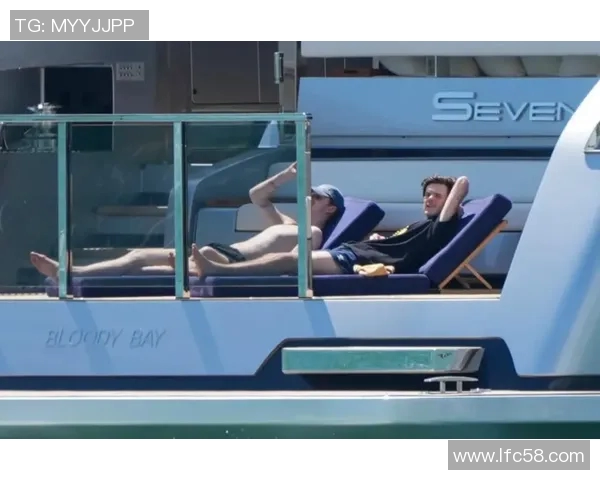 足球明星携手豪华游艇展现运动魅力与奢华生活方式的完美结合 足球明星携手豪华游艇展现运动魅力与奢华生活方式的完美结合