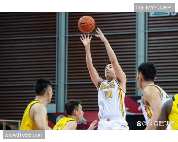 任骏飞领衔球队奋战新赛季展现全能球技与领导力的双重魅力