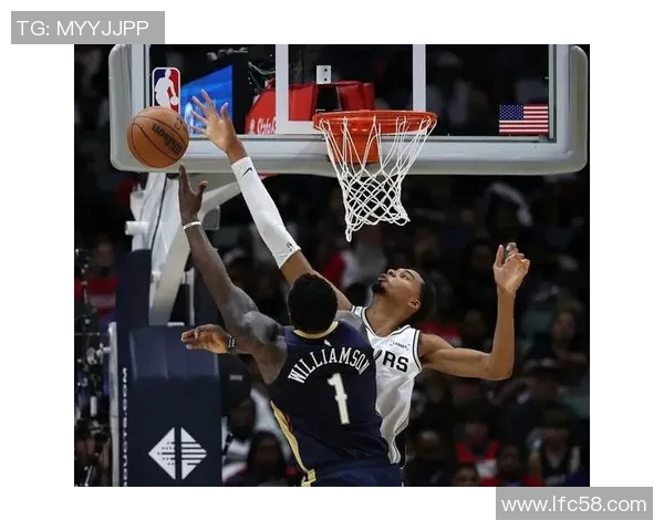 文班亚马场均20分10篮板3盖帽表现抢眼新秀奖争夺形势明朗